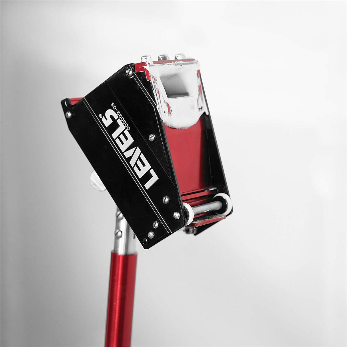 Close-up of Level 5 nail spotter on a Level 5 accessory handle with mud inside compound dispensing slot